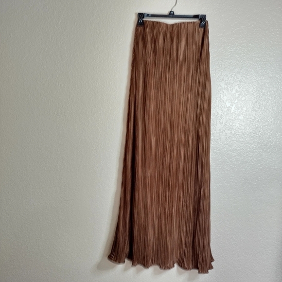 NWT veiled satin plisse side ruched maxi skirt chocolate sz S - Picture 2 of 8
